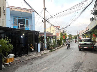 Nhà nguyên căn 1 lầu 4x23m mặt đường Xóm Bắp gần trường Nguyên Hữu Cầu