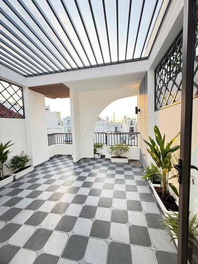 BÁN GẤP NHÀ MỚI 100% . Full nội thất siêu đẹp . 4 Lầu . hẻm 8M