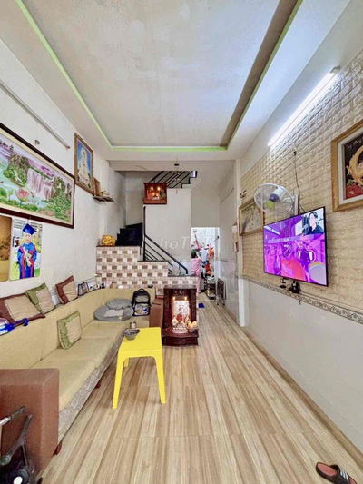 2 TỈ NHỈNH - NHÀ TRUNG TÂM - HẺM SẠCH - SHR