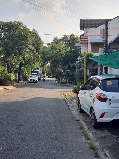 Cho thuê nhà trung tâm tp tdm, sân đậu xe ô tô giá 4,8 tr.