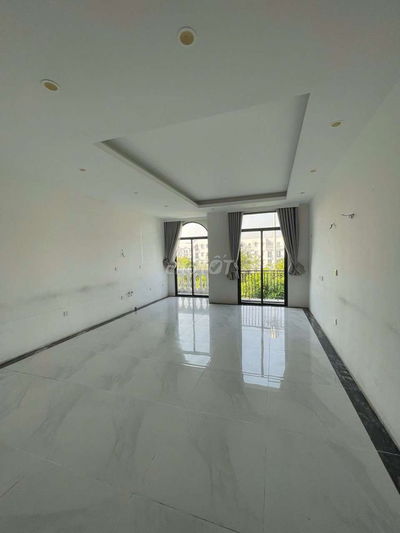 Cho thuê Shophouse 135m² full TM DH giá 35tr/tháng Vinhomes GL