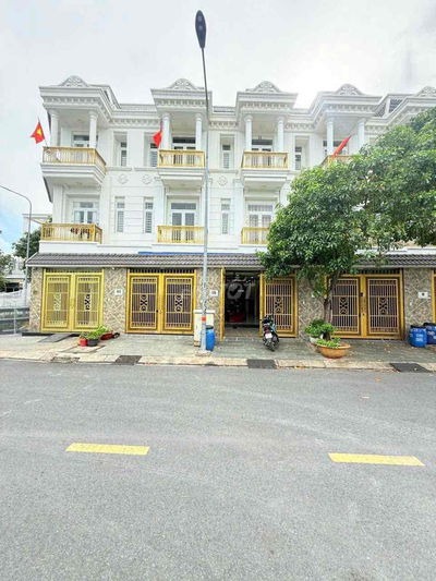 bán nhà trệt 2 lầu hoàn công gần siêu thị bigc , đường nhựa 12 m