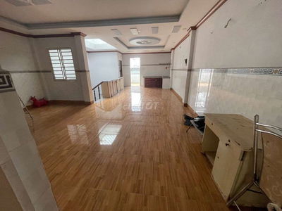 Cho thuê tầng lầu rộng rãi, giá rẻ, Bình Tân