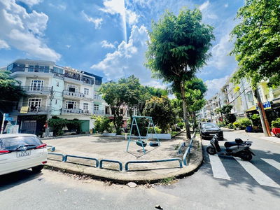 NHÀ MT NGAY NGÃ 3 KHU HIM LAM_CÁCH HOÀNG DIỆU 2 VÀI BƯỚC_CÓ THANG MÁY