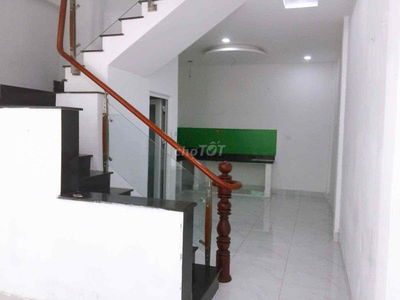 nhà gò dầu 4x12m 1 lầu 2 phòng