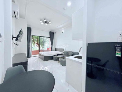 CĂN HỘ BAN CÔNG LỚN  RỘNG 35m2 XA BẾP NGUYỄN HỮU CẢNH GẦN QUẬN 1