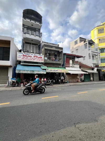 Bán nhà Nở Hậu 4m*18m mặt tiền kinh doanh đường Gia Phú
