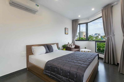 Thuê căn hộ cao cấp ngay Trường Sa Hoàng Sa ban công cửa sổ thoáng mat