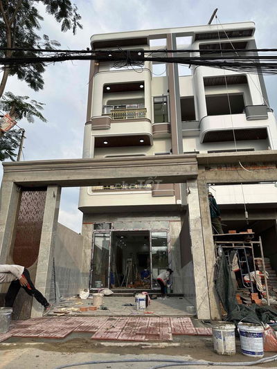 Nhà 3 lầu mới hoàn thiện gần siêu thị big c dĩ an cần bán