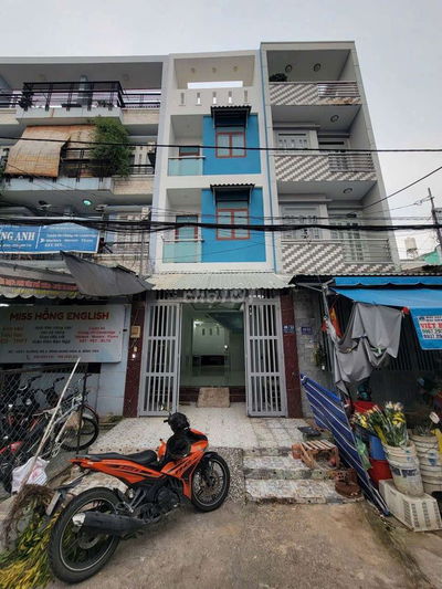 Cần bán nhà 4 tấm mặt tiền Chợ kd sầm uất gần Ngã tư Bốn xã.