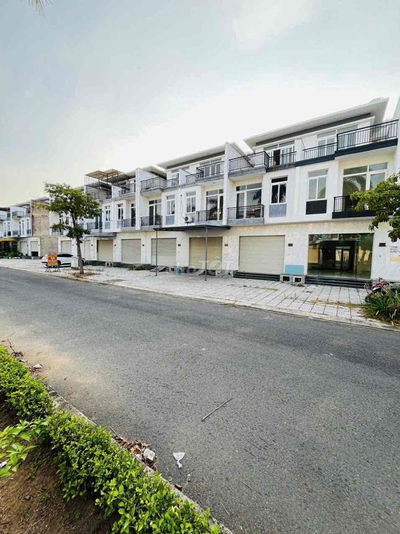 nhà phố thương mại