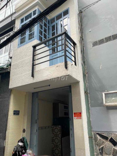 nhà cần bán bán chính chủ DT 2m50x4m12 .1 lầu .1 P .2 tolet