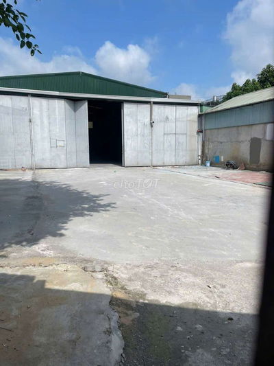 Cho thuê kho visip 1000m có văn phòng, phòng ngủ, đường cont,