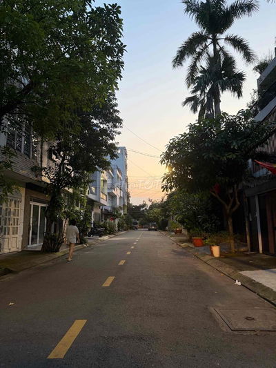 Nhà khu biệt thự 7x20 đúc 1T1L2L đường 12m vỉa hè 3m giá 21 tỷ