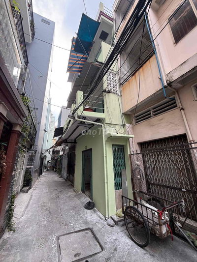 Nhà  4PN Mới Sơn Sửa Nguyễn Đình Chiểu Quận 3