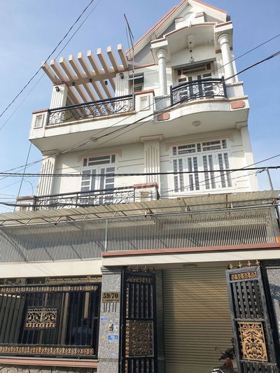 Nhà xinh DT 7m*17m, 2 lầu, đường thông 8m, gần chợ Bà Điểm- Hóc Môn