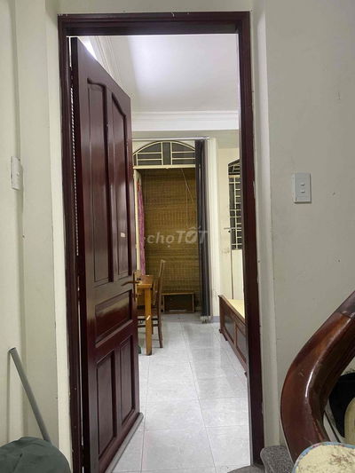 Ở ghép ( Nữ ) nhà lầu đúc khu lịch sự