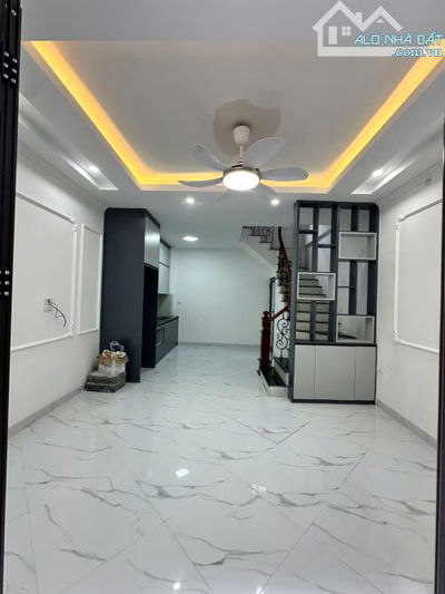 NHÀ MỚI, ĐẸP PHỐ TRÂU QUỲ, CẠNH HVNN, CÁCH Ô TÔ 30M, DT 33M, 5 TẦNG, GIÁ 5,8 TỶ.