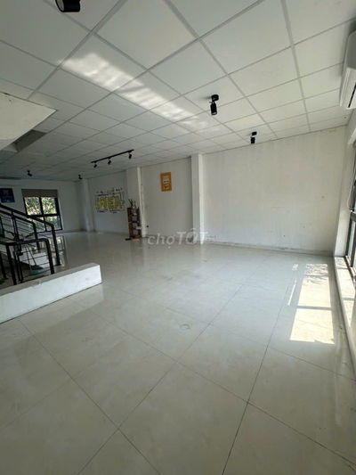 Cho thuê LK Xuân Phương 4 tầng, oto đỗ tránh, giá 17tr/tháng.