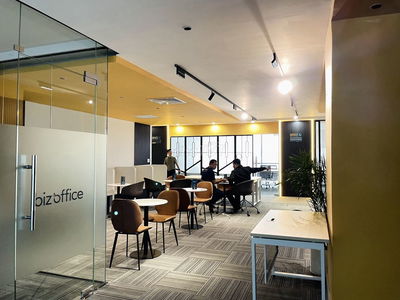 Văn phòng riêng đầy đủ nội thất dành cho công ty 5-10 nhân sự.