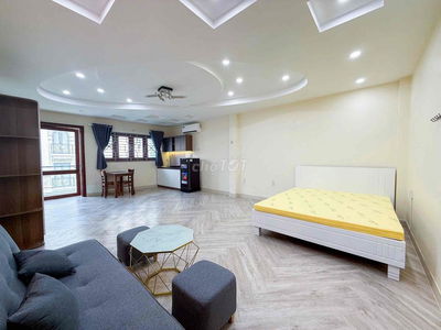 STUDIO BAN CÔNG 45m2 SÁT LOTTE Q7, CRESENT MALL, SC VIVO, Q4, Q1, Q8,.