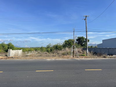 Đất 23.5m x 63m Đường Hùng Vương - TX LaGi GIÁ TỐT VIEW BIỂN 300m2ONT