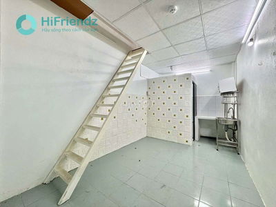 Ban công sạch đẹp thoáng, full đồ, sát cầu Nguyễn Văn Cừ, Q1, Q4, Q5..