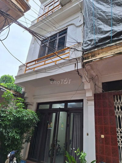 Cần cho thuê nhà 4 tầng mặt tiền 233A Nguyễn văn cừ, Phường Bồ Đề