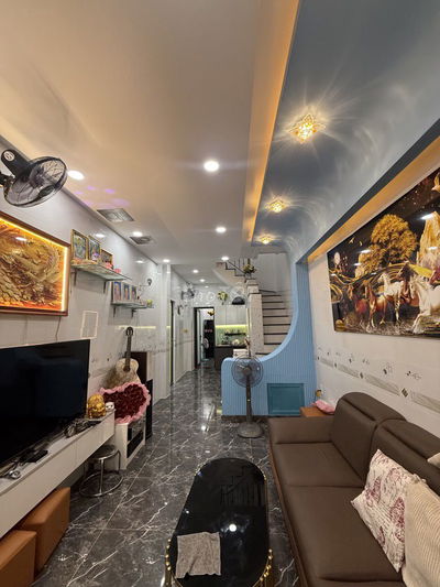 GẤP BÁN! GIẢM 800 TỊU – NHÀ ĐẸP HXH GẦN SÂN BAY – NỞ HẬU