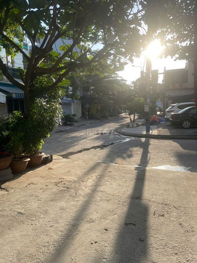 Lô Góc: Nhà cấp 4 mới (2pn),Nội thất new.Cách Đường Nguyễn Hàng 1 nhà