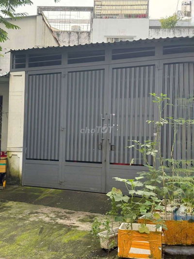 Cần cho thuê nhà khu 10ha PTTN Q12 DT 5,5x24 có gác lửng 3PN .2WS