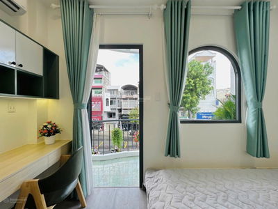 Căn Hộ 2PN Quận 10 - Ban công- Thang Máy - Full Nội Thất Rộng Rãi