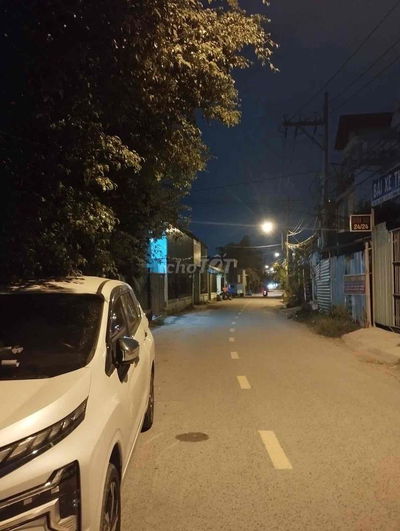 Nhà bán 2 mặt  tiền dt 40m2 Giá 2,95Ty