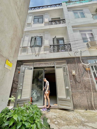 CHO THUÊ NHÀ NGUYÊN CĂN 4PN-3WC-2ST NGAY CHỢ PHẠM VĂN HAI