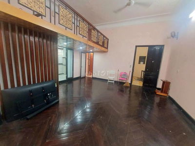 Chính chủ cho thuê căn hộ tập thể 70m2, tầng 2 phố Quán Thánh, Ba Đình