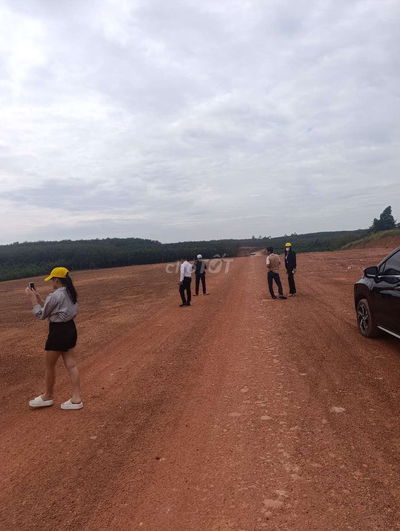 Bán Đất Xuyên Tâm giá Rẻ.gần trường học.gầm chợ . Gần UBND