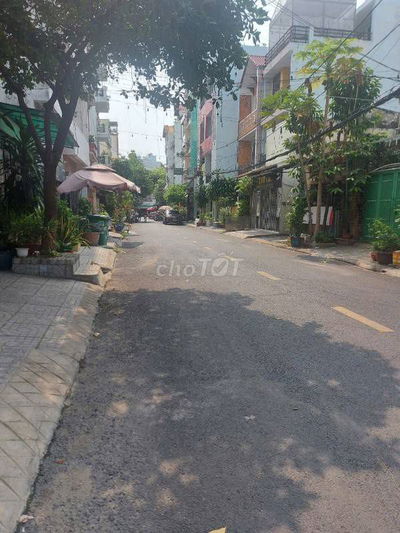 Dãy trọi 1 trục 8m khu căn cứ P17, DT 6.2x19m, C4, 25tr/,chỉ 15.8 tỷTL