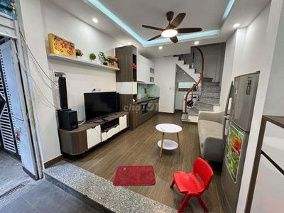 Bán nhà Bạch Mai, 3 gác chạy 30m ra phố, dân xây mới đẹp full nội thất