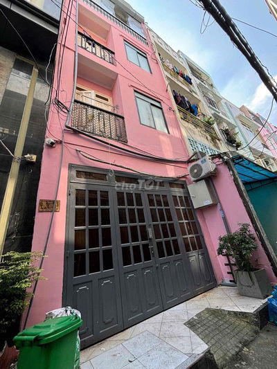 Căn hộ dịch vụ hẻm 212 Nguyễn trãi Q1.