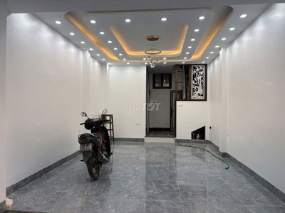 BÁN NHÀ HOÀNG QUỐC VIỆT – PHÂN LÔ ĐẸP – 7 TẦNG THANG MÁY – NGÕ THÔNG