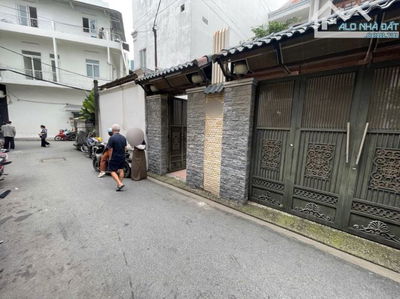 Biệt thự sân bay hẻm 7 chỗ Thăng Long P4 Tân Bình 3 tầng 230m2 ( 7.5 x 30 ) giá 30 tỷ.