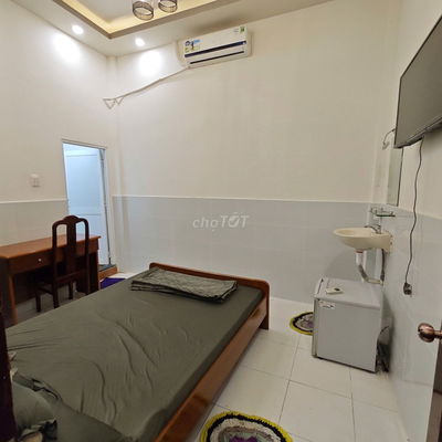 Phòng Trọ FULL NỘI THẤT Cao Cấp 20M2, trước công viên Hùng vương