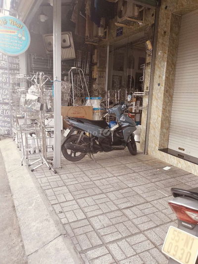 Mặt tiền vỉa hè kinh doanh