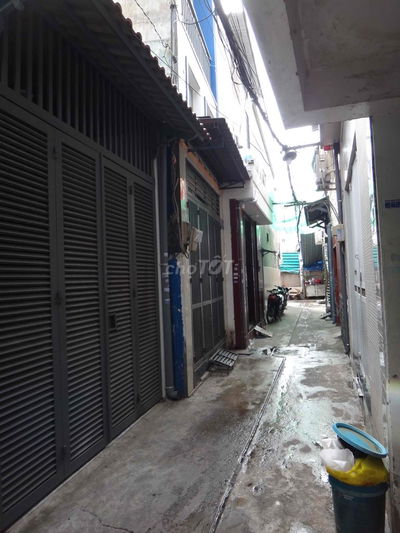 Nhà ngay Bình Long,hẻm thông, 28m², 3 tầng, 3PN 2WC, giá 3tỷ25