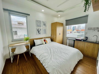 Cho thuê căn hộ 1 phòng ngủ ngay cạnh Đề Thám - Cống Quỳnh quận 1