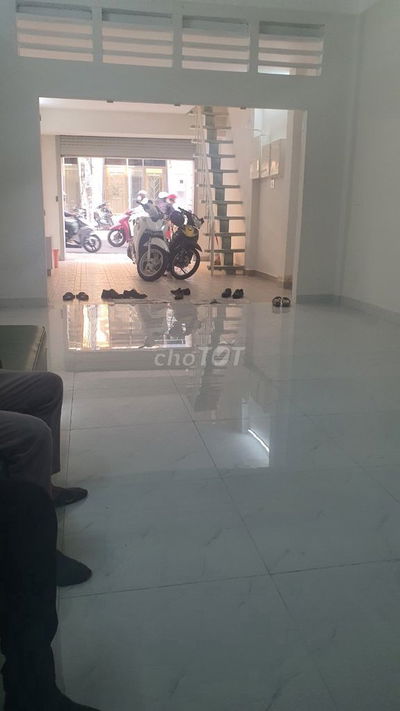 Mặt bằng kinh doanh mặt tiền đường - Đối diện trường quốc tế