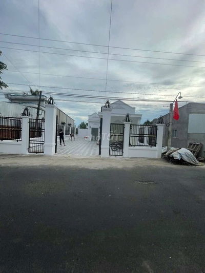 Bán căn nhà MT kinh doanh  Đ. Nguyễn Thị Lắng ,135m2 SHR Giá 1 tỉ 50Tr