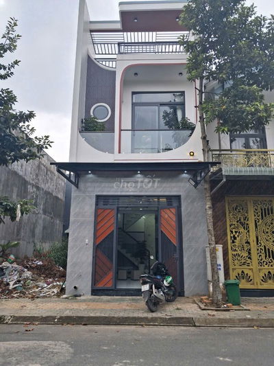 Nhà mới ngay chợ Bà Tri, Tân Hiệp, Tp Tân Uyên. Giá 2ty650/70m2