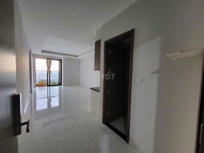 Cho thuê studio có rèm cọc 1 tháng, view hồ bơi, gần AEON,