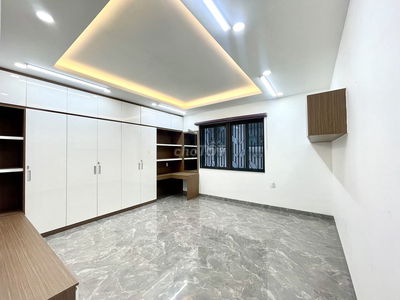 Cho thuê văn phòng cityland giá chỉ từ 5tr . Có máy lạnh và thang máy